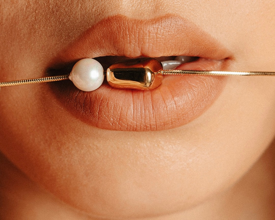 Translation missing: it.Collana elegante Medema con perla bianca e catena a maglia in acciaio inossidabile placcato oro 18 carati: Collane