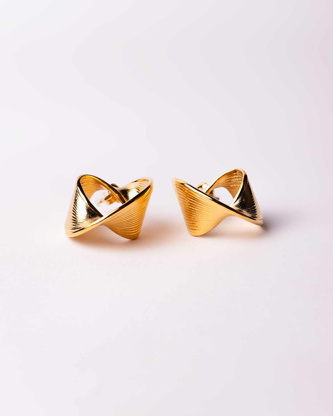 Orecchini Medema gioielli Cairo in acciaio placcato oro 18k, design geometrico